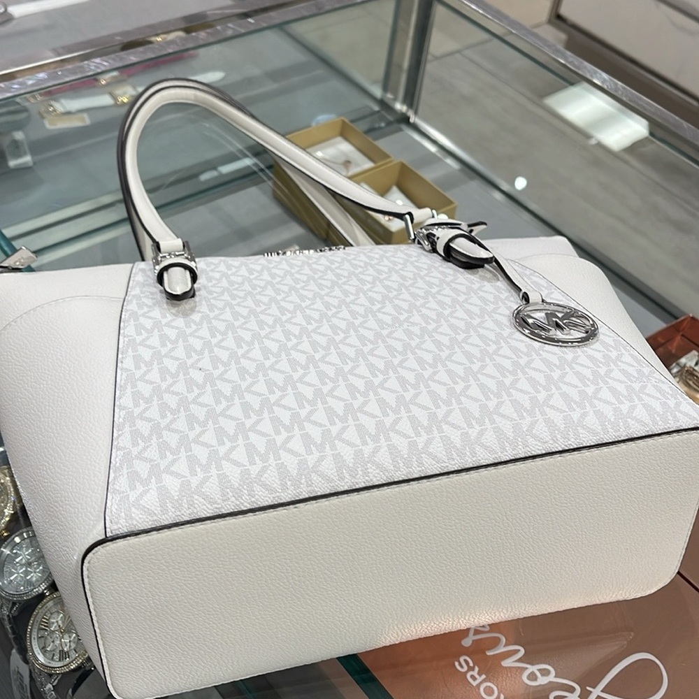 Michael Kors Charlotte Large Logo and Leather Top-Zip Tote Bag
Optic White 
NWT - Picture 9 of 16